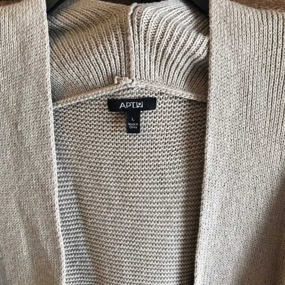 Cardigan and V Neck Sweater Bundle - Picture 4 of 5